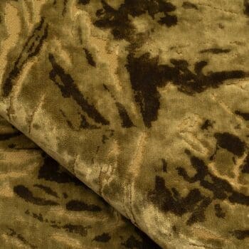 Velours Orme van Nobilis, luxe jacquard meubelstof met een houtnerfachtig dessin geïnspireerd op iepenwortelhout.