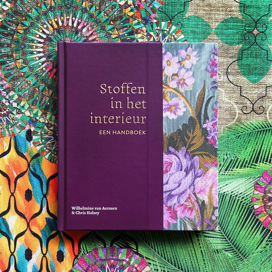 Boek geschreven door Wilhelmine van Aerssen, Stoffen in het interieur