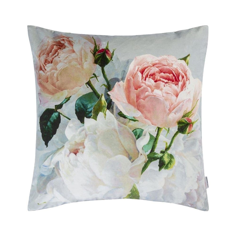 Een prachtig kussen van Designers Guild met pioenen