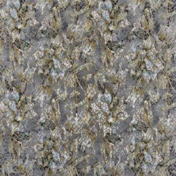 Designers Guild Bardiglio Zinc stof met botanisch bloemendessin in grijs, goud en blauwgroen DSCO.nl