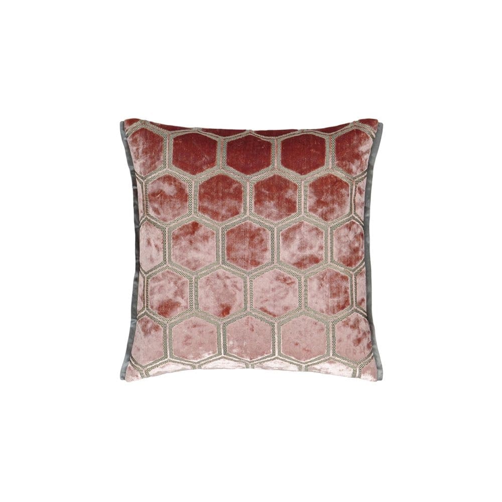 Bijzonder fluwelen kussen Manipur coral van Designers Guild