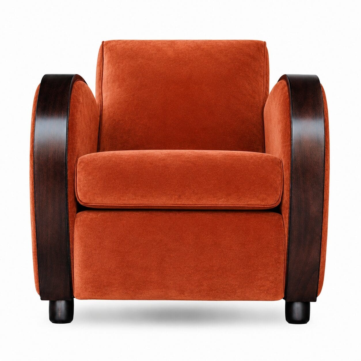 Rooker 02 art-decofauteuil in Bellagio Umber, met oranje bekleding en gebogen donkerhouten armleuningen. DSCO.NL